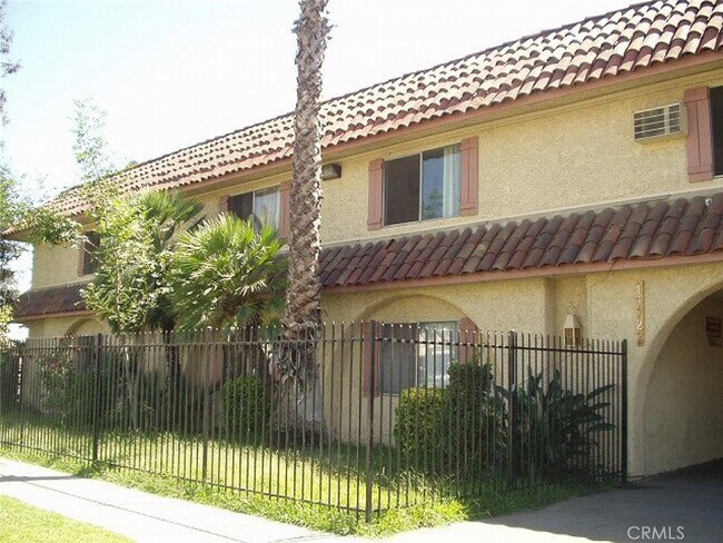 11722 Saticoy St in Los Angeles, CA - Building Photo - Building Photo