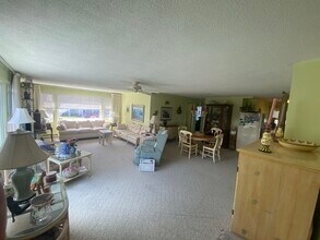 37 Ocean Blvd, Unit 1 in Seabrook, NH - Building Photo - Building Photo