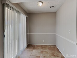 5848 Goodsprings Ct in Las Vegas, NV - Building Photo - Building Photo