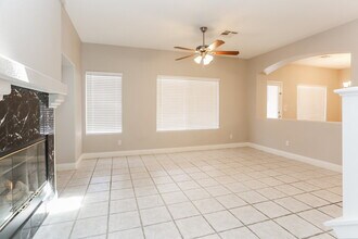 5044 Drifting Creek Ave in Las Vegas, NV - Foto de edificio - Building Photo