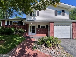 2208 Jamaica Dr in Wilmington, DE - Building Photo - Building Photo