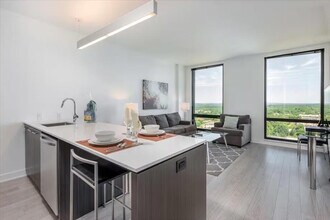 11911 Freedom Dr in Reston, VA - Foto de edificio - Building Photo