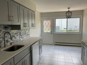 54 Schneider Ln in Hauppauge, NY - Building Photo - Building Photo