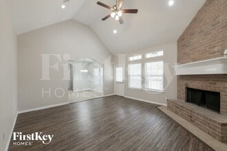 295 Cypress Dr in Conroe, TX - Building Photo - Building Photo