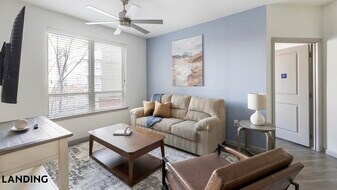 1001 S Center St in Arlington, TX - Building Photo