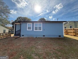 2526 Center St NW in Atlanta, GA - Building Photo