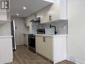 3255 Turnstone Blvd in Pickering, ON - Building Photo - Building Photo