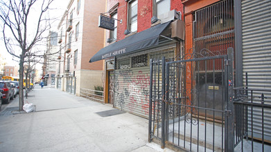 301 Bedford Ave in Brooklyn, NY - Building Photo - Building Photo