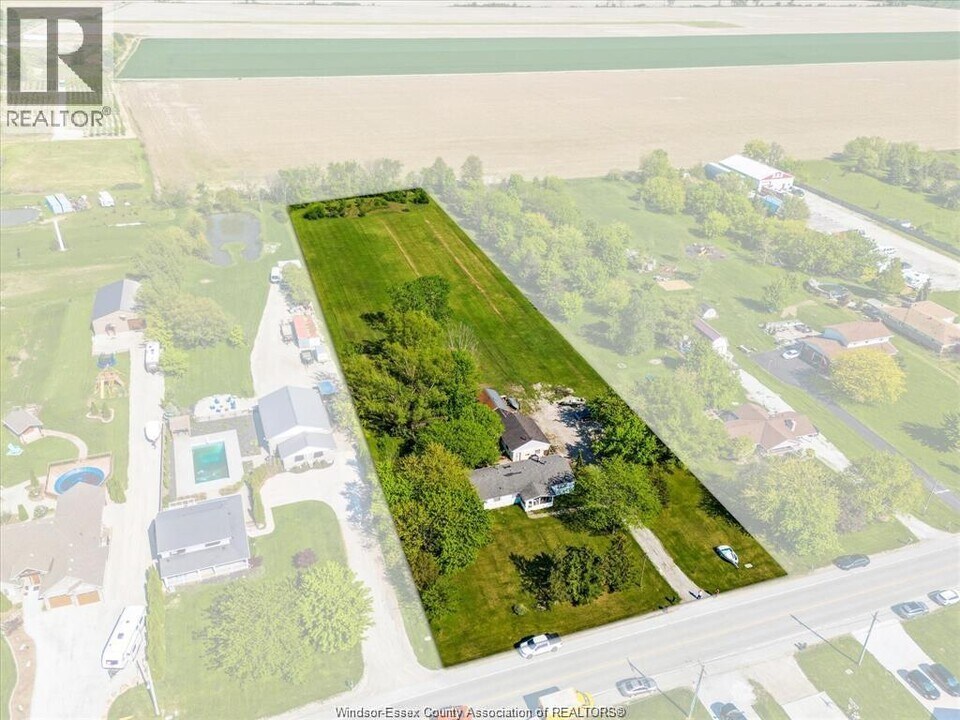 380 County Rd 2 in Lakeshore, ON - Building Photo