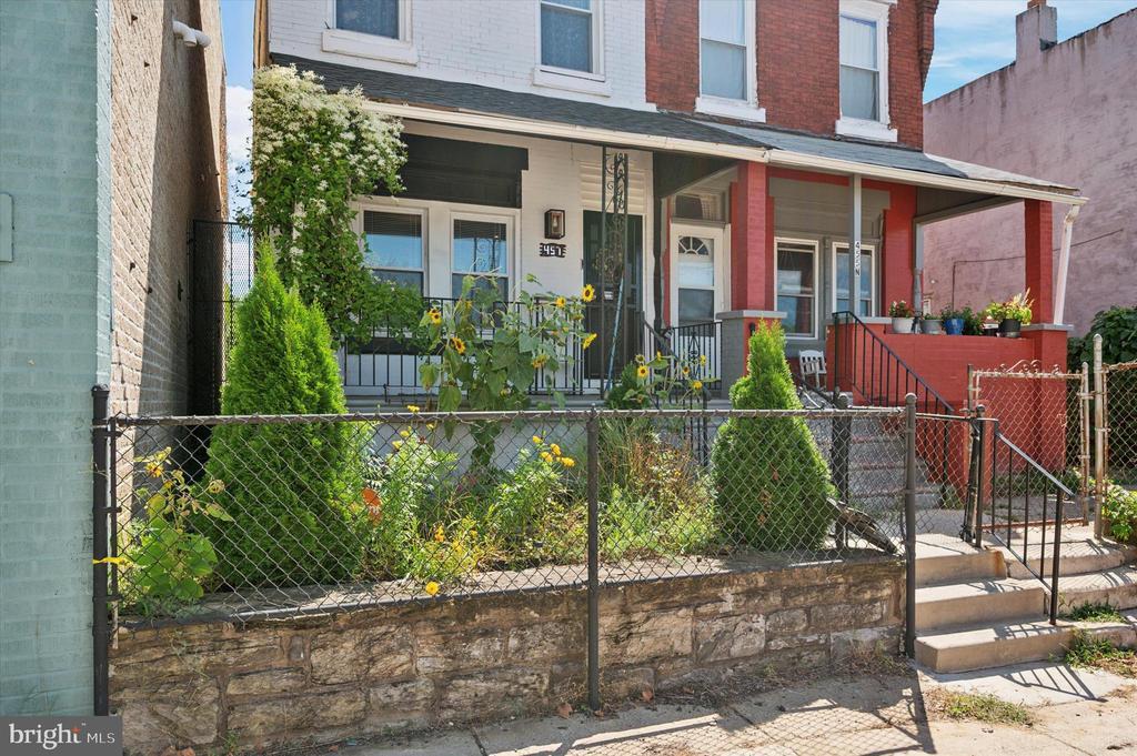 457 N Edgewood St in Philadelphia, PA - Building Photo