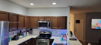 1022 NE 208th St in Miami, FL - Building Photo - Building Photo