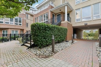 368 Rector St, Unit 421 in Perth Amboy, NJ - Building Photo - Building Photo