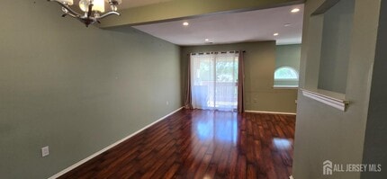 310 Michaels Ct in Woodbridge Township, NJ - Building Photo - Building Photo
