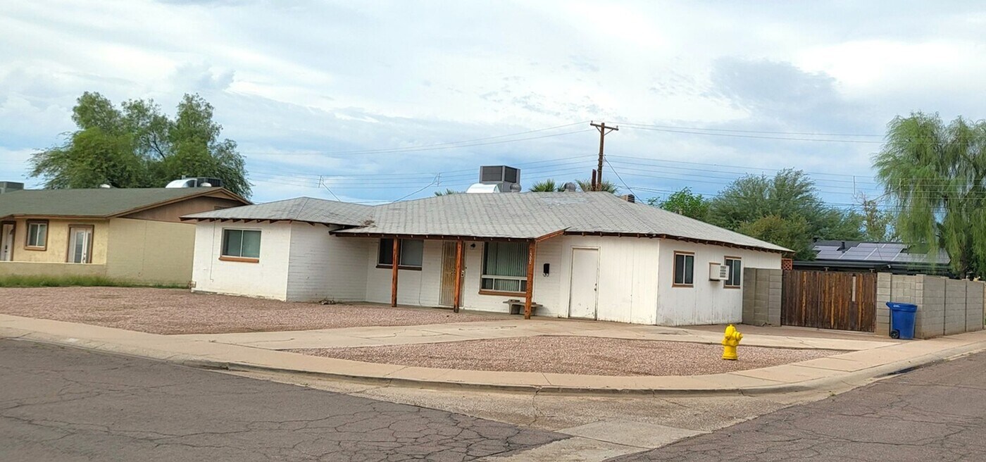 1300 W 7th Pl in Tempe, AZ - Building Photo