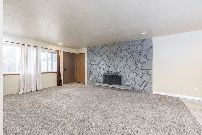 6717 W 1st Ave in Kennewick, WA - Foto de edificio - Building Photo