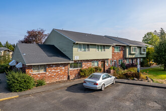 Country Club Estates in Gresham, OR - Building Photo - Building Photo