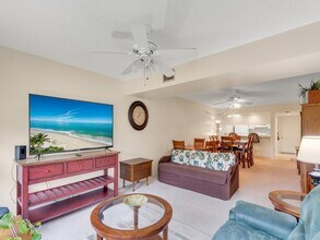 27 Plantation Dr, Unit 202 in Vero Beach, FL - Building Photo - Building Photo