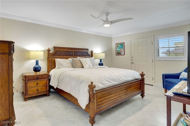 property at 2880 Gulf Shore Blvd N