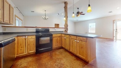 12748 NE Wolf Rd in Fletcher, OK - Building Photo - Building Photo