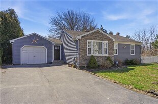 6 Rosita Ave in Bristol, RI - Building Photo
