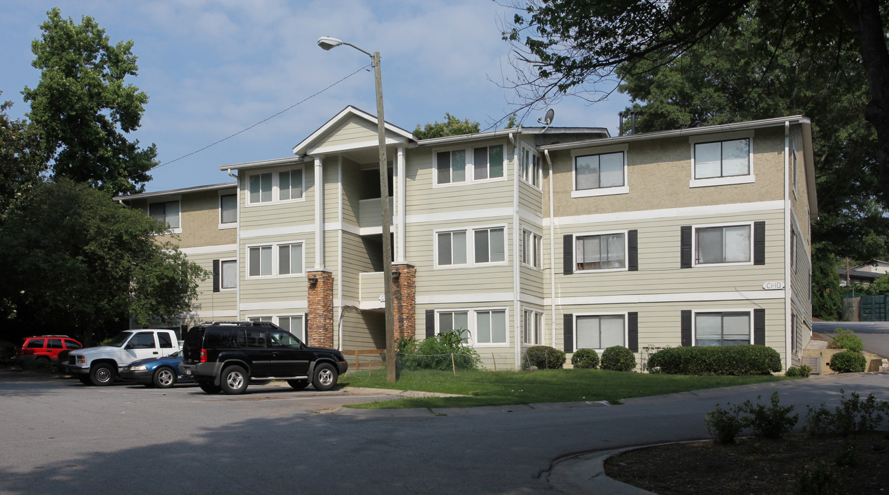 Regency Woods in Atlanta, GA - Foto de edificio