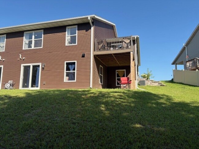 105 Sunflower St in Westby, WI - Building Photo - Building Photo