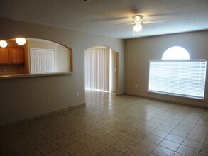 1019 Brenton Leaf Dr in Ruskin, FL - Foto de edificio - Building Photo