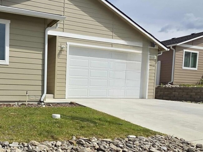 2263 SE Sage Brk Rd in East Wenatchee, WA - Building Photo - Building Photo