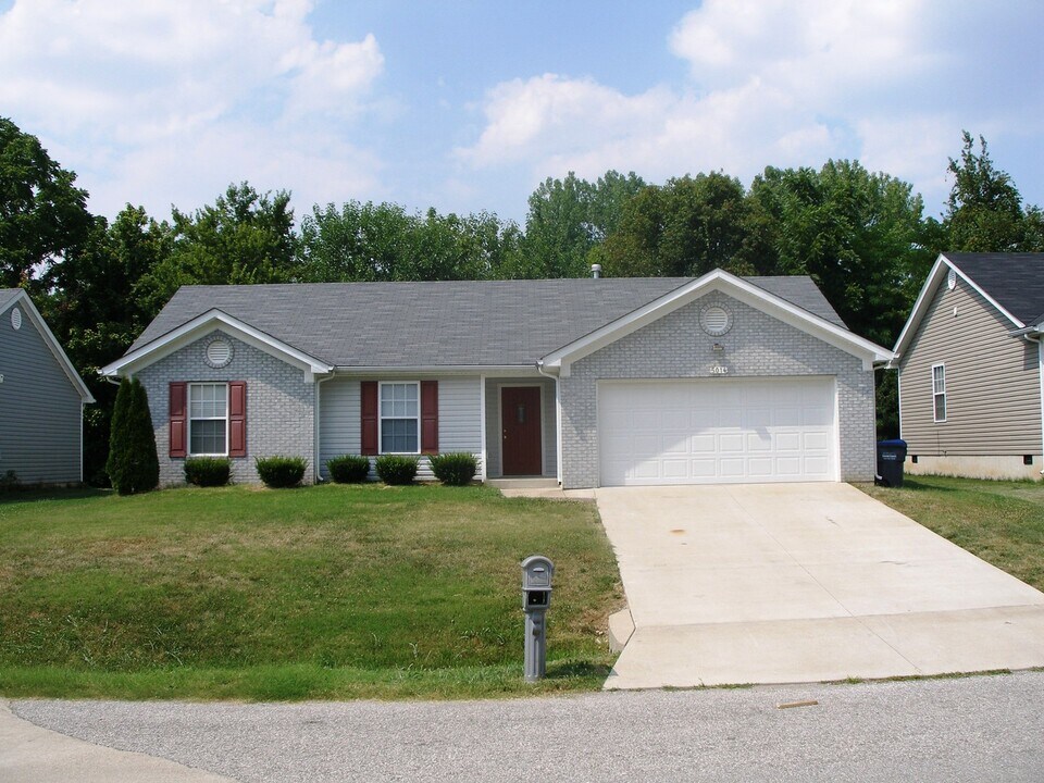 5014 Lea Ann Way in Louisville, KY - Building Photo