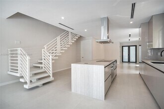 1241 SW 23rd St in Miami, FL - Building Photo - Building Photo