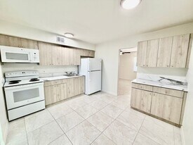 3758 Lora St in Ft. Myers, FL - Building Photo