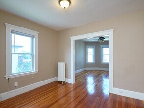 447 Ashmont St in Boston, MA - Foto de edificio - Building Photo