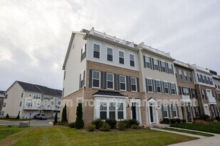 17137 Branched Oak Rd in Dumfries, VA - Building Photo