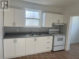 832 King St in Port Colborne, ON - Building Photo