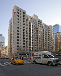 301 E 66th Street in New York, NY - Foto de edificio - Building Photo