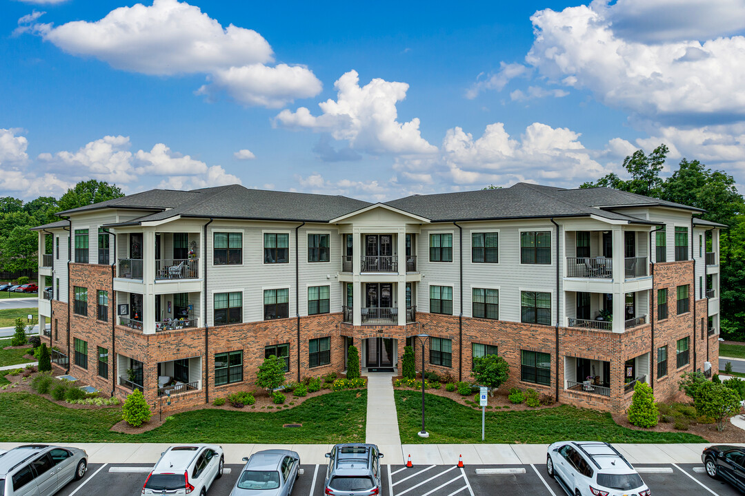 Villa Apartments in Greensboro, NC - Building Photo