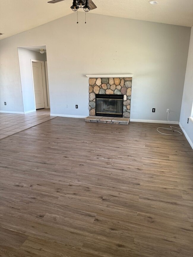 15377 Dale Evans Pkwy in Apple Valley, CA - Building Photo - Building Photo