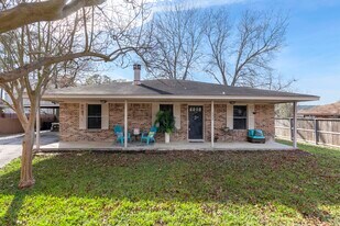 222 Cool Cove in Montgomery, TX - Building Photo