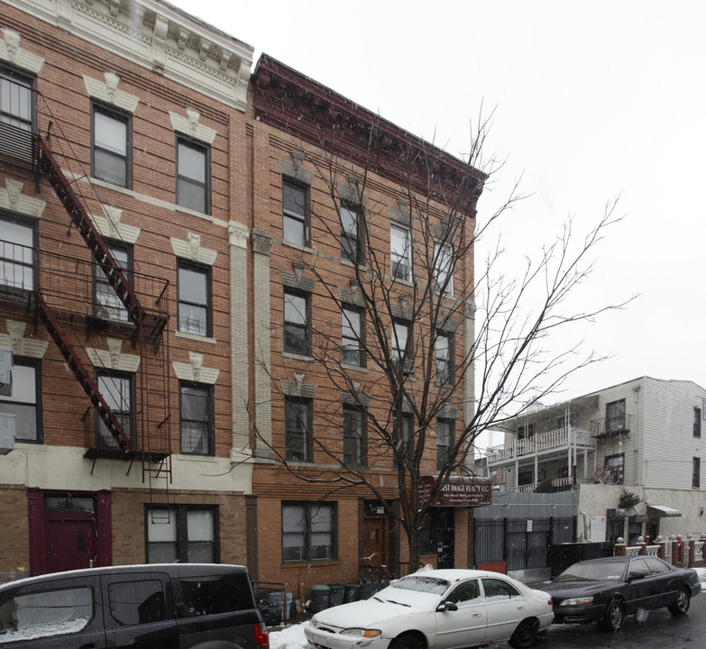 157 Huron St in Brooklyn, NY - Building Photo