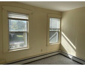 301 N Main St-Unit -2 in Natick, MA - Foto de edificio - Building Photo