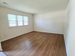 124 Eastwood Dr in Newport News, VA - Building Photo - Building Photo