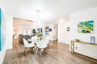 6102 Lymbar Dr in Houston, TX - Building Photo - Building Photo