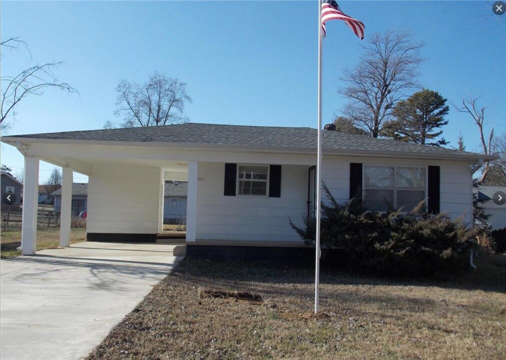 2311 Earl St in Poplar Bluff, MO - Building Photo