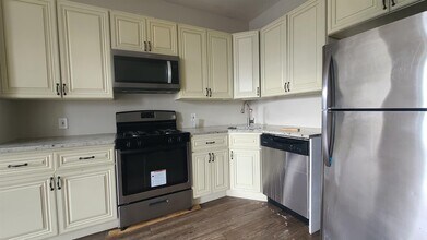 166 Armstrong Ave in Jersey City, NJ - Building Photo - Building Photo