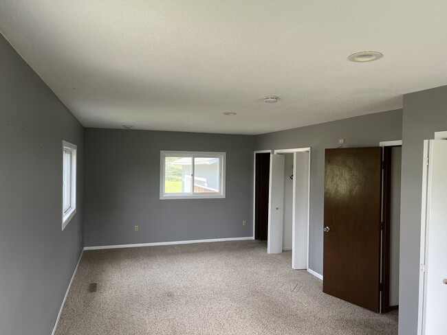 935 Hazelwood Dr in Rice Lake, WI - Foto de edificio - Building Photo