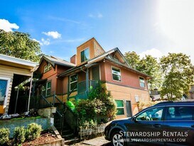 1831 Kincaid St in Eugene, OR - Building Photo