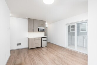 Vistana Apartments in Seattle, WA - Building Photo - Interior Photo