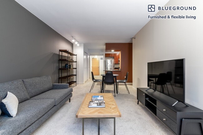 210 N Wells St in Chicago, IL - Building Photo - Building Photo