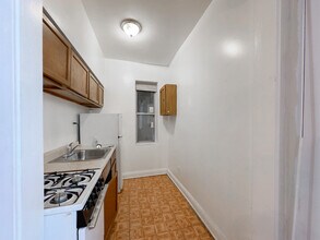 2405 W Wilson Ave, Unit 3 in Chicago, IL - Building Photo - Building Photo