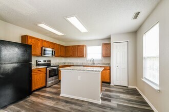 5851 N Quincy Dr in McCordsville, IN - Foto de edificio - Building Photo